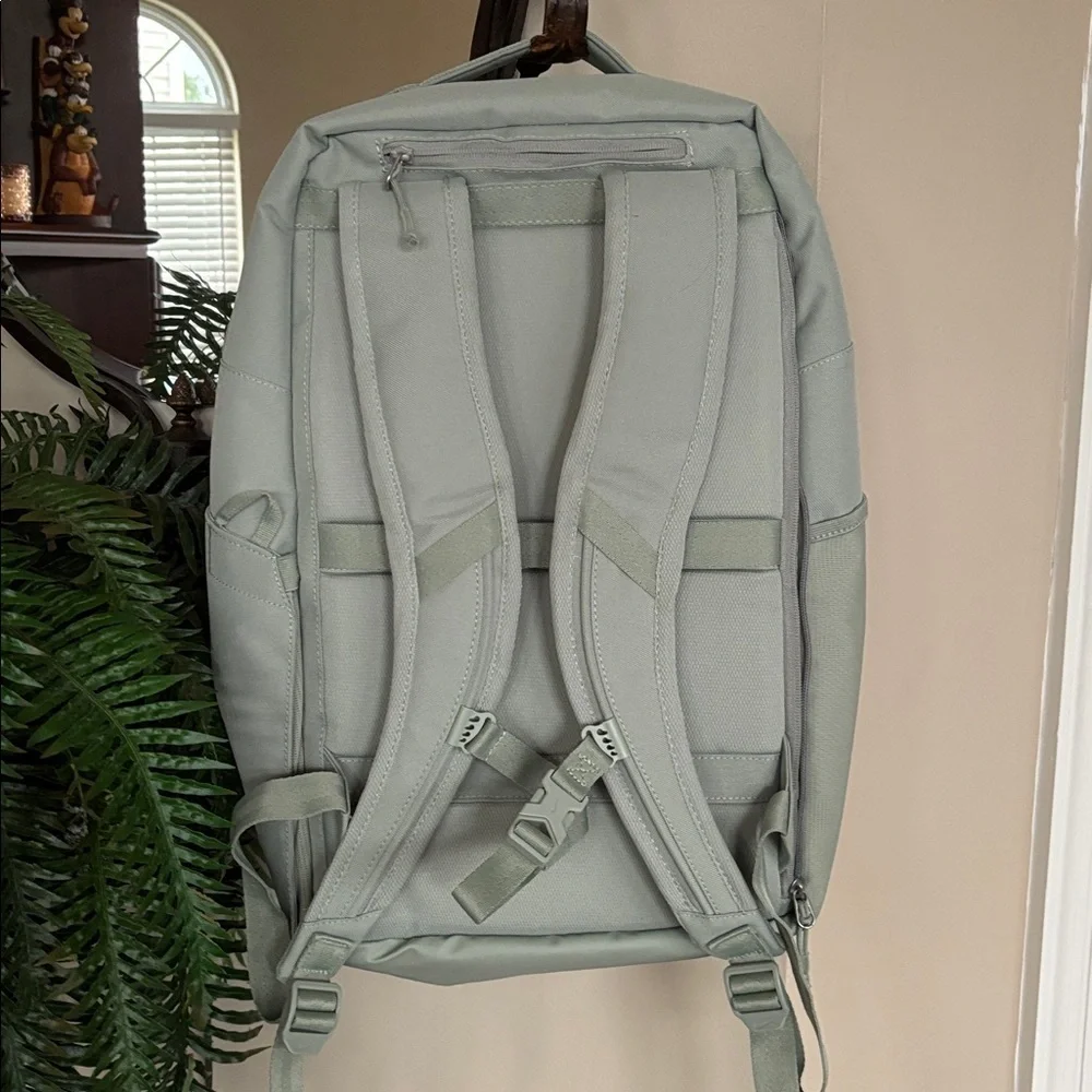 Brand New Nike Utility Speed 2.0 Backpack Unisex Casual Sports Travel Bag Green